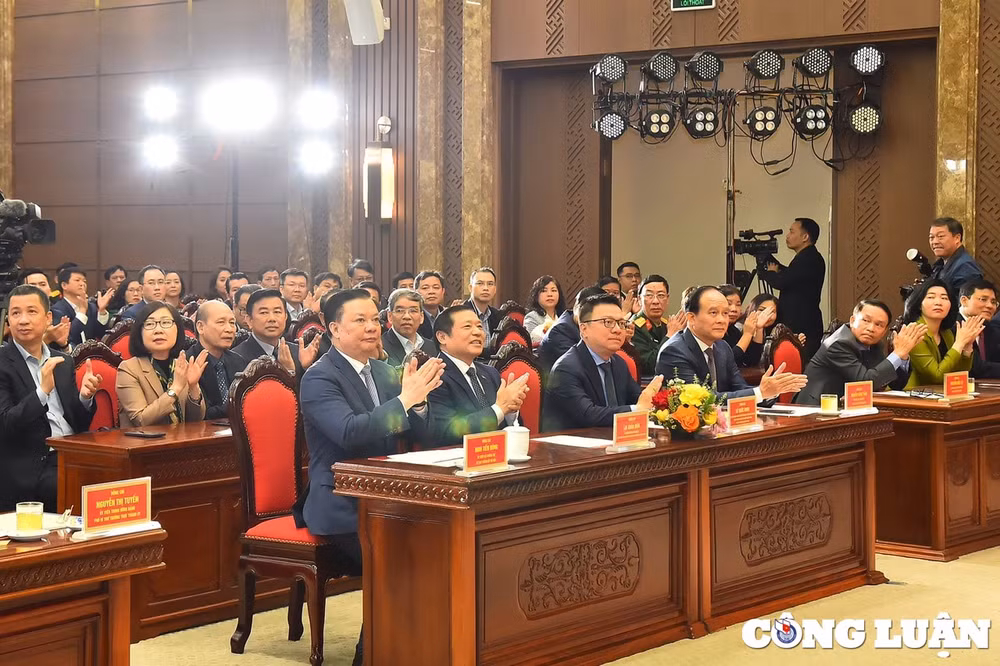 ha noi trao giai cho cac tac pham bao chi xuat sac ve xay dung dang va he thong chinh tri hinh 1