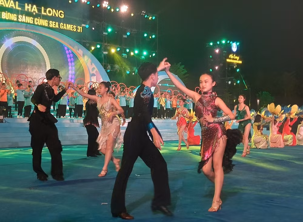 quang ninh carnaval ha long 2023 co gi moi hinh 1