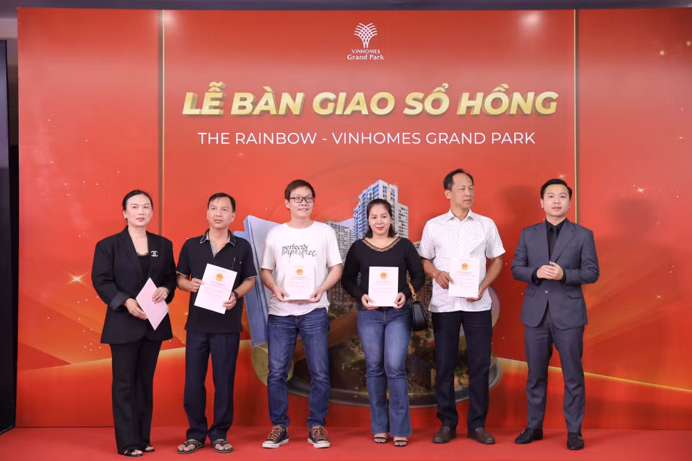 phan khu the rainbow vinhomes grand park chinh thuc ban giao hon 1000 so hong hinh 1