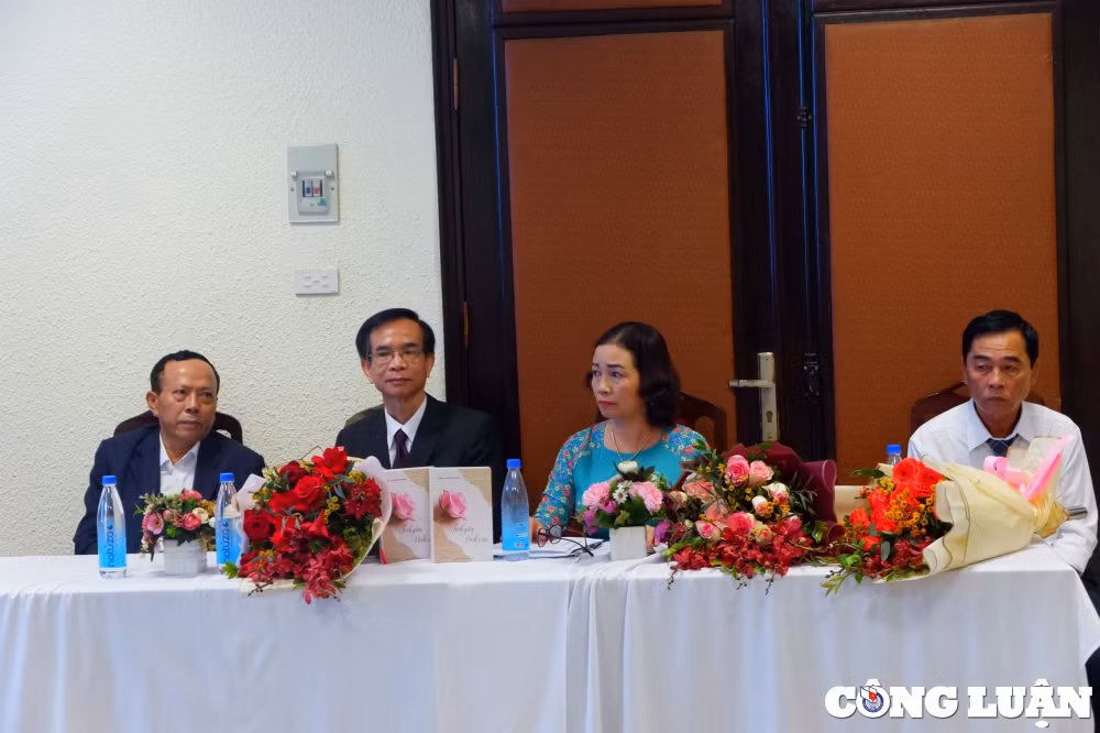 khat vong ve tinh yeu vinh cuu cua nha van tran thien huong hinh 5
