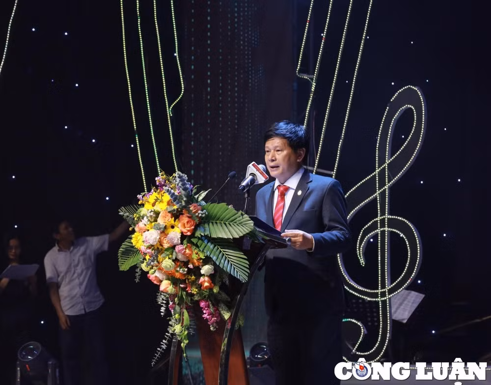 tung bung dem chung ket cuoc thi tieng hat nguoi lam bao mo rong nam 2023 hinh 1
