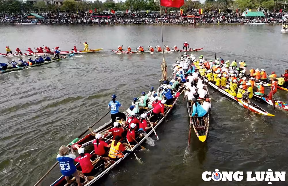 quang tri 600 van dong vien tranh tai tai hoi dua thuyen truyen thong tren ho nuoc che hinh 2