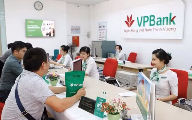 credit suisse nhuom do co phieu ngan hang mot vai ma trong nuoc thoat hiem hinh 1
