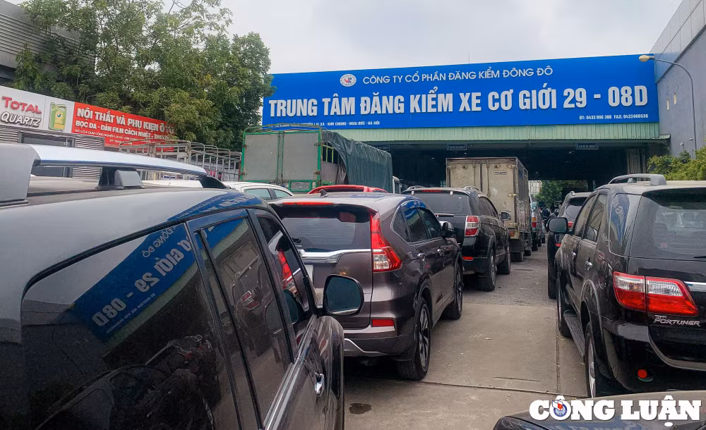 ha noi o to xep hang dai cho doi 2 ngay van chua duoc dang kiem hinh 5