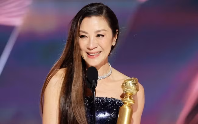 duong tu quynh nhan giai nu dien vien xuat sac tai oscar 2023 hinh 3
