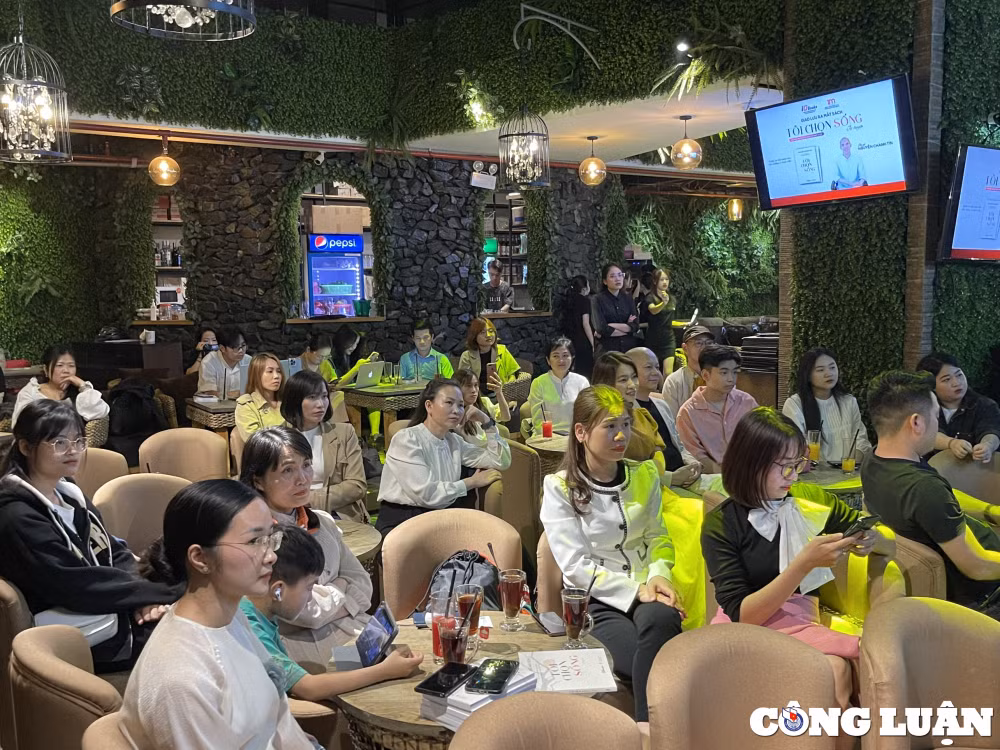 giao luu va ra mat sach toi chon song tai ha noi hinh 3