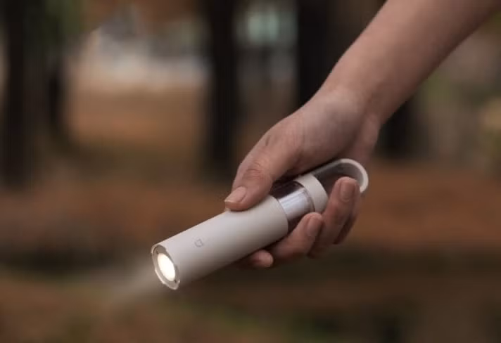xiaomi gioi thieu den cam trai da nang tai trung quoc hinh 2