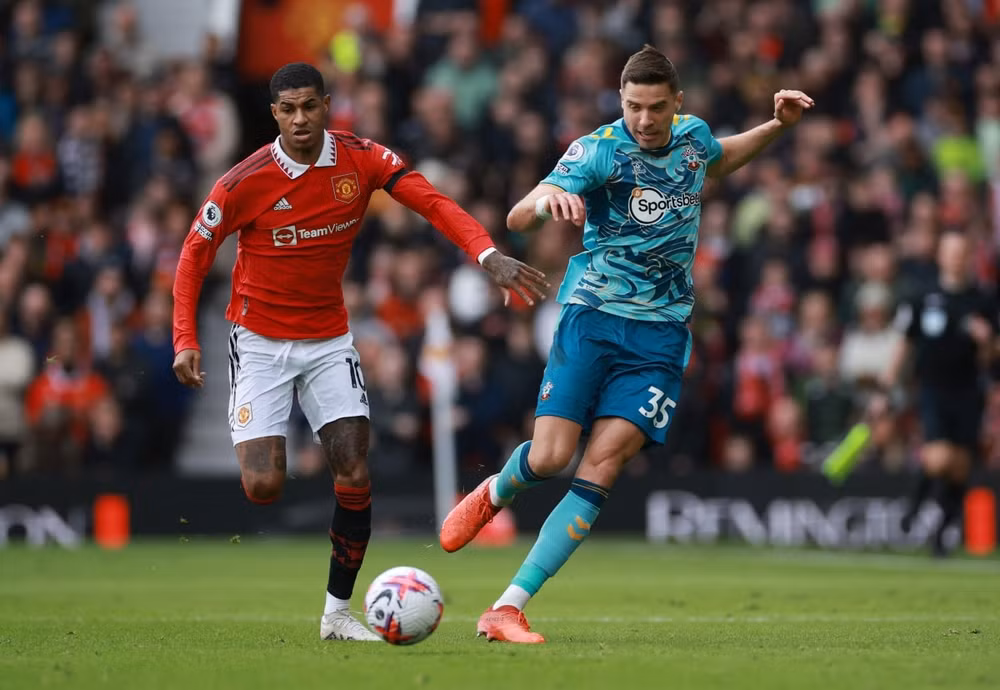 casemiro nhan the do mu hoa nhu thua truoc southampton hinh 3