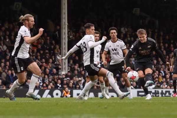 thang derby london arsenal lai bo xa man city 5 diem tren bang xep hang hinh 3