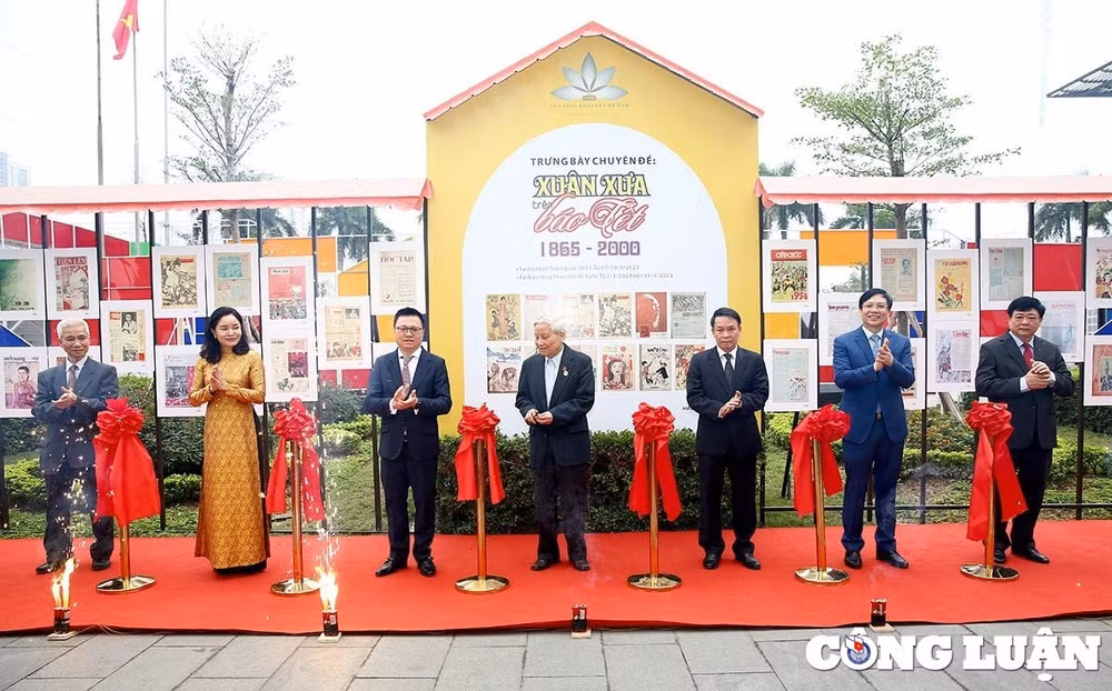 khai mac trung bay xuan xua tren bao tet 1865 2000 tai hoi bao toan quoc 2023 hinh 1