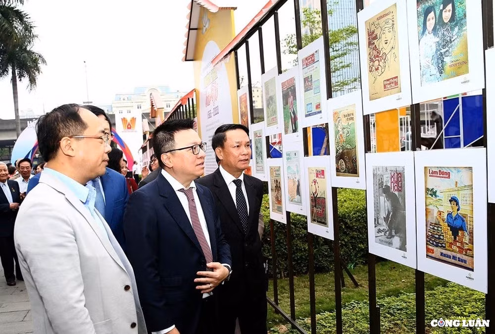 dai bieu khach moi an tuong voi cac gian trung bay tai hoi bao toan quoc 2023 hinh 6