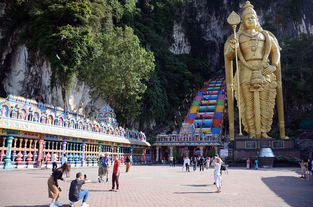 doan famtrip hue khao sat cac diem du lich malaysia hinh 1
