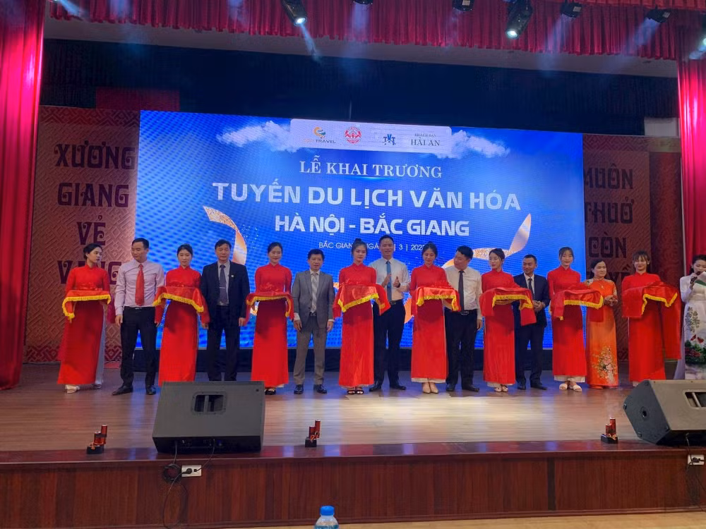 ra mat tuyen du lich van hoa ha noi bac giang hinh 1