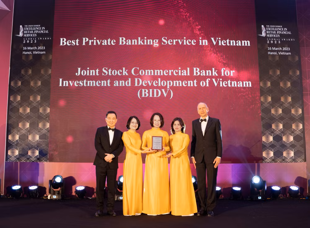 bidv nhan 4 giai thuong danh gia ve dich vu ngan hang danh cho khach hang ca nhan hinh 1