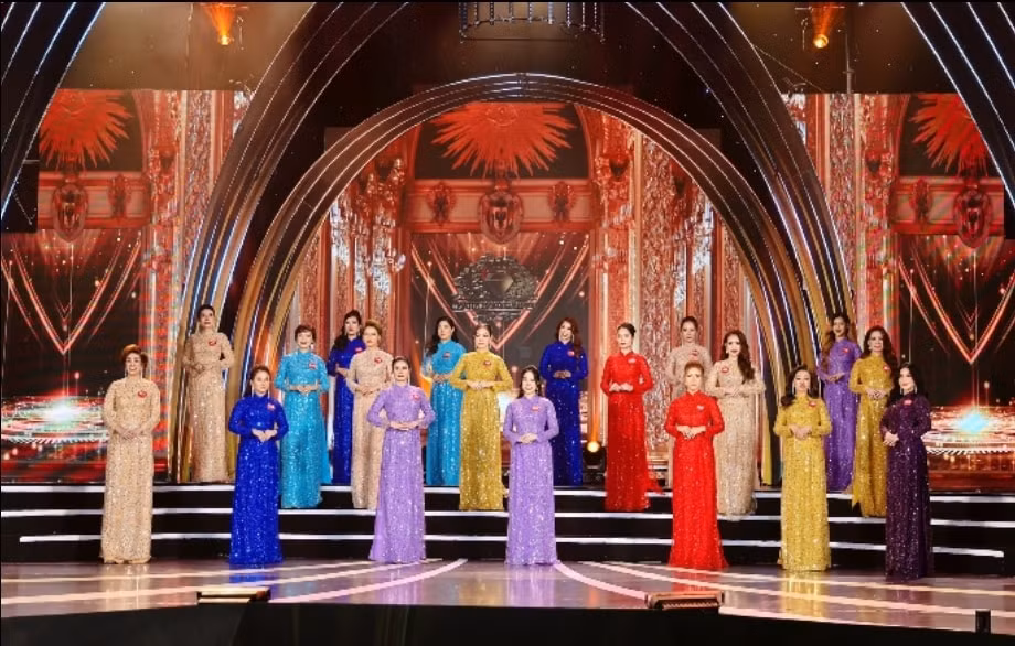 doanh nhan le thi lan dang quang hoa hau doanh nhan viet nam 2023 hinh 3