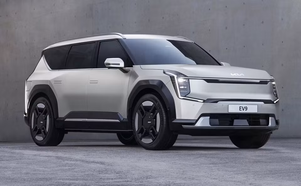 kia ra mat suv dien ev9 co 3 hang ghe trang bi ghe xoay 180 do hinh 1