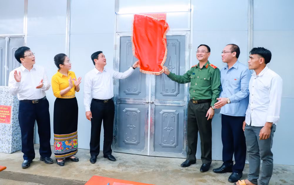 nghe an ban giao nha tinh nghia cho nguoi ngheo hinh 1