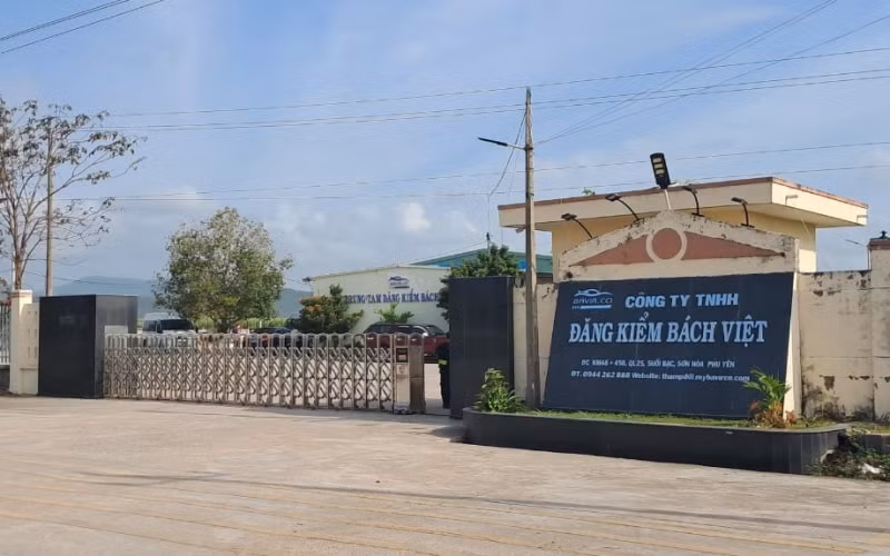 bat tam giam 5 bi can ve toi nhan hoi lo tai trung tam dang kiem 78 02d phu yen hinh 1