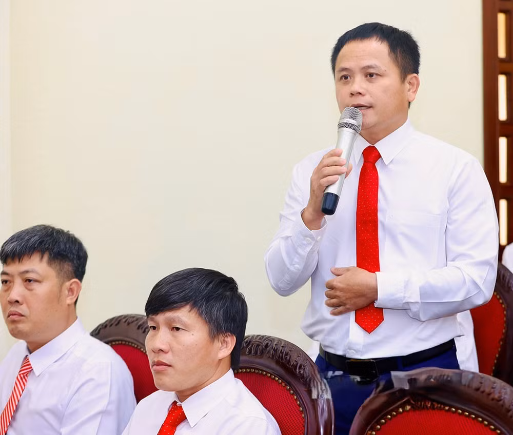 thuong-truc-tinh-uy-doi-thoai-voi-can-bo-hoi-vien-nong-dan-a42b.jpg