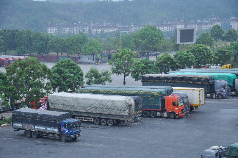 Xuất nhập khẩu qua Cửa khẩu Quốc tế đường bộ số II Kim Thành sôi động. Ảnh: laocai.gov.vn cua-khau-kim-thanh.jpg
