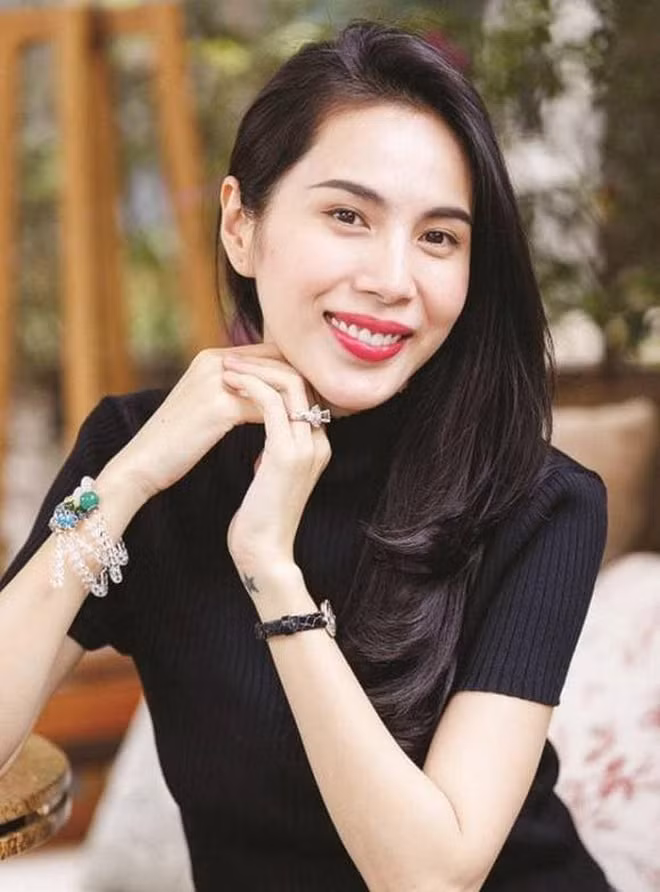 Ca sĩ Thủy Tiên