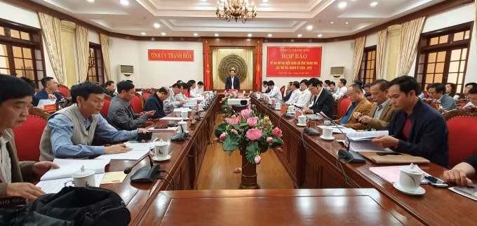 Ông Đỗ Trọng Hưng, Phí Bí thư Thường trực Tỉnh uỷ chủ trì buổi Họp báo thông tin về kế hoạch Đại hội Đảng bộ tỉnh Thanh Hoá lần thứ XIX nhiệm kỳ 2020-2025.