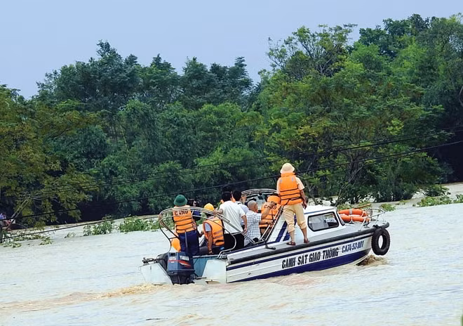 Ứng phó với mưa bão. Ảnh minh họa