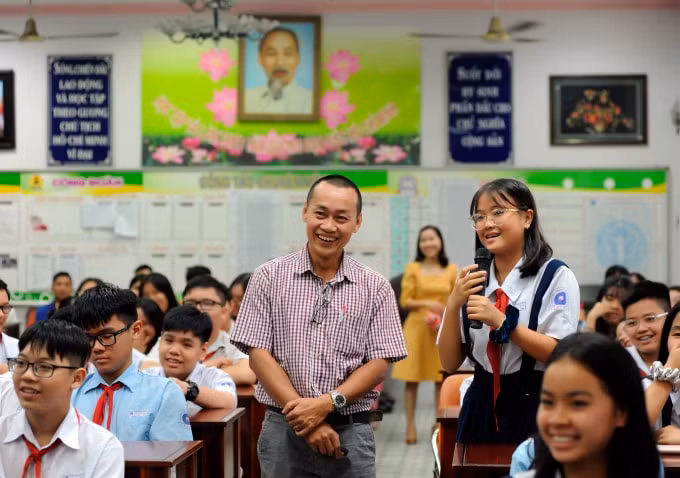 Các em học sinh tương tác và hào hứng chia sẻ quan điểm về các vấn đề xung quanh Fake News. Ảnh: Một buổi đào tạo tại Thành phố Hồ Chí Minh. Ảnh: An Hiếu