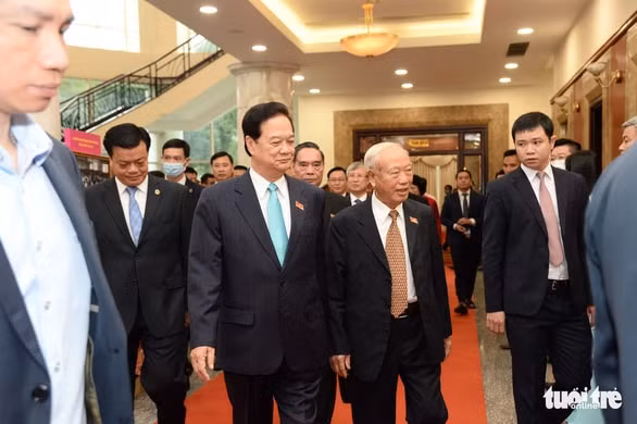 Nguyên Thủ tướng Chính phủ Nguyễn Tấn Dũng cùng nguyên Chủ tịch Quốc hội Nguyễn Văn An.