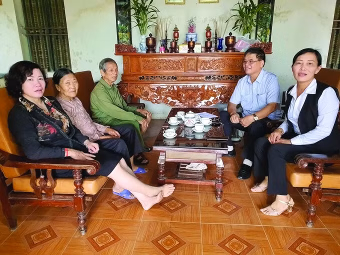 ben doi hoang ngan nghe nhu co tieng nguoi xua vong noi ve hinh 1