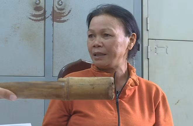Hình ảnh H'Lhơt tại cơ quan công an. Ảnh: zingnews.vn.