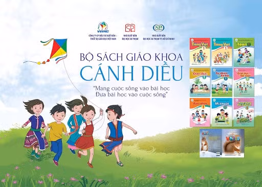 Những ngày qua dư luận phản ứng mạnh về nhiều nội dung được cho là chưa phù hợp trong sách tiếng việt của bộ Cánh Diều (ảnh nguồn internet).