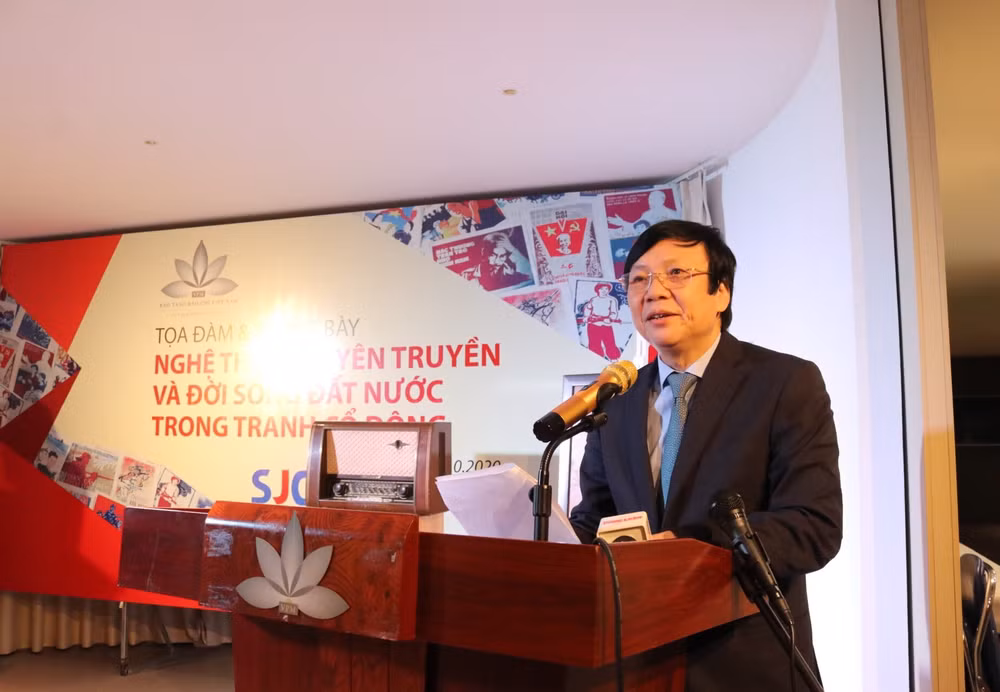 Nhà báo Hồ Quang Lợi – Phó Chủ tịch thường trực Hội Nhà báo Việt Nam phát biểu tiếp thu các ý kiến đóng góp của các đại biểu dự tọa đàm.