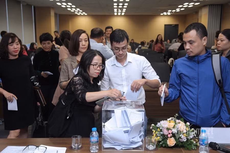 Các hội viên bầu đại biểu đi dự Đại hội đại biểu Hội Nhà báo Việt Nam nhiệm kỳ 2020-2025. Ảnh: Lê Anh Dũng