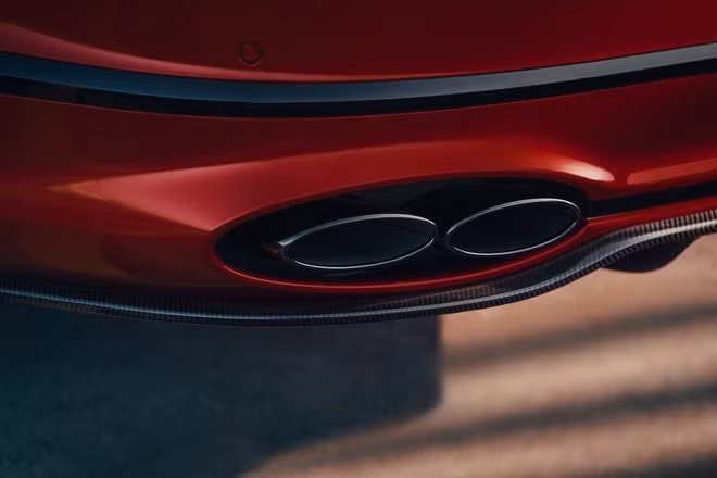 Phần ống xả khí thải của xe. Ảnh: Carscoops