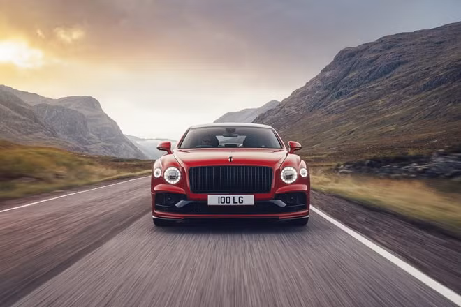 Mẫu xe Bentley Flying Spur V8 mới. Ảnh: Carscoops