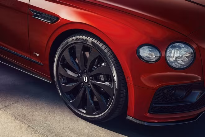 Đầu xe được giảm trọng lượng. Ảnh: Carscoops