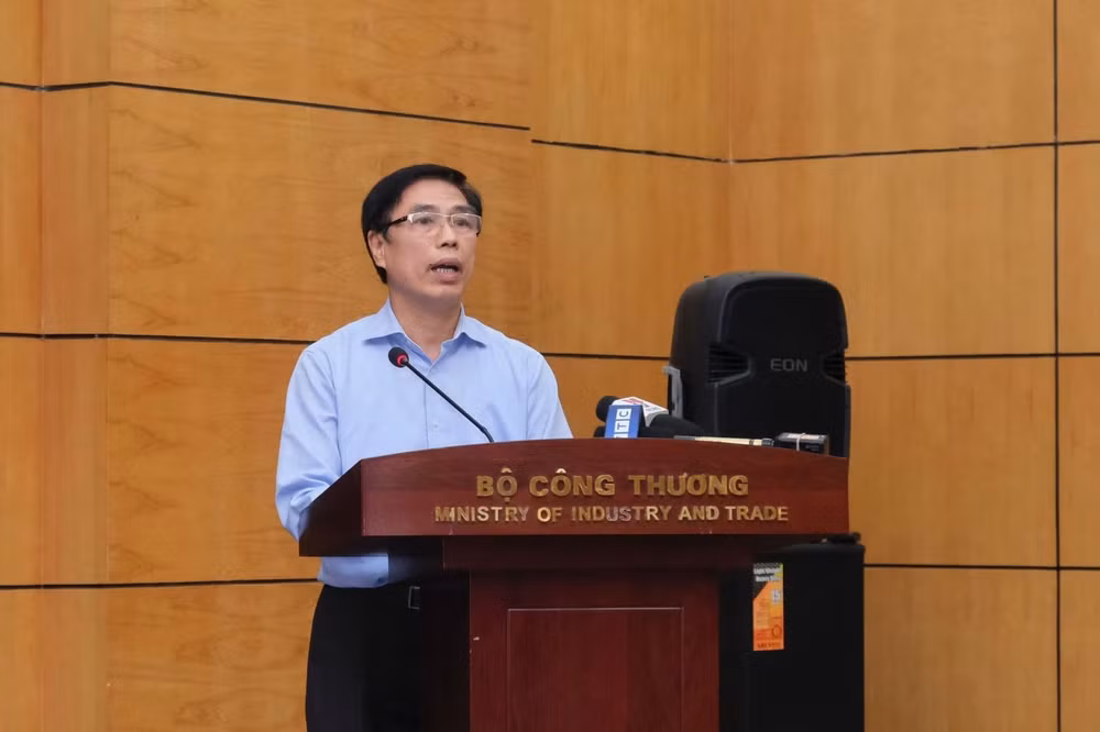 Ông Đỗ Đức Quân, Phó Cục trưởng Cục trưởng Cục Điện lực và Năng lượng tái tạo (Bộ Công Thương) phát biểu tại cuộc họp báo. Ảnh: PT.