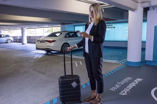 Mercedes-Benz sẽ thử nghiệm hệ thống đỗ xe tự động AVP tại sân bay Stuttgart (Đức). Ảnh: CarBuzz