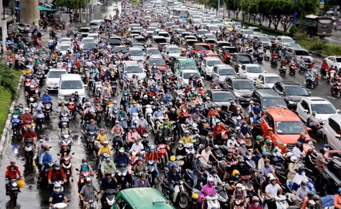 Giải quyết tình trạng ùn tắc giao thông, ngập nước là một trong những nhiệm vụ quan trọng của Đảng bộ TP.HCM nhiệm kỳ 2020 - 2025 mà người dân gửi gắm. Ảnh: NLD