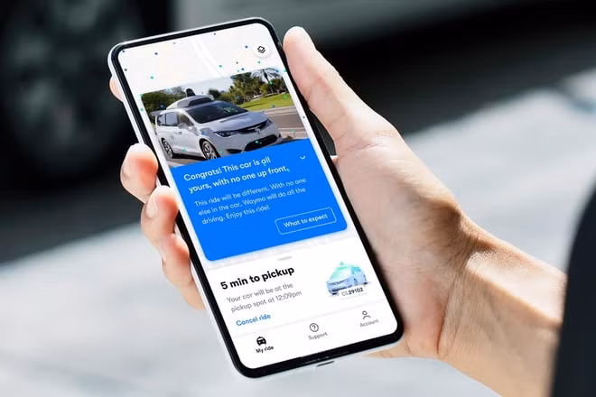 Người dân có thể đặt xe qua ứng dụng di động. Ảnh: CarBuzz