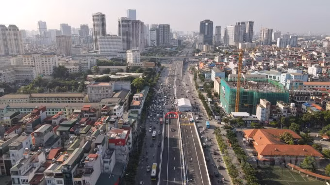 Dự án cầu cạn Mai Dịch - Nam Thăng Long với chiều dài 5,3km, tổng vốn đầu tư hơn 5.343 tỷ đồng (vốn ODA Nhật Bản và vốn đối ứng trong nước) đã chính thức đưa vào khai thác. Ảnh: Quang Hùng