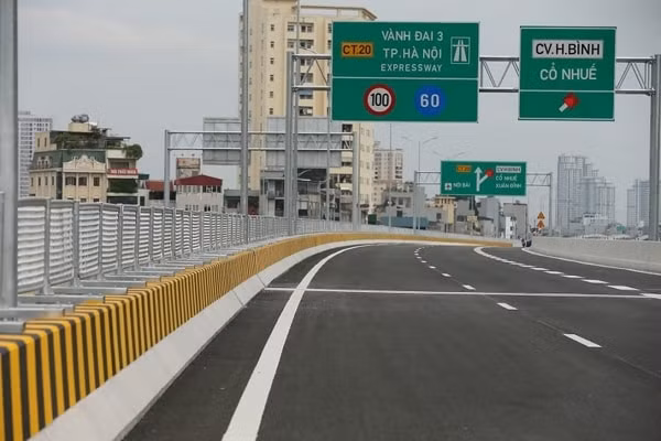 Đường Vành đai 3 đoạn Mai Dịch - Nam Thăng Long sẽ liên thông với đoạn cầu cạn Mai Dịch - Bắc hồ Linh Đàm đã triển khai trước đó, tạo thành tuyến đường trên cao đẹp nhất Hà Nội với chiều dài hơn 10km