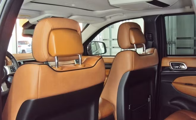 Nội thất Jeep Grand Cherokee 2020 bọc giáp. Ảnh: Carscoops