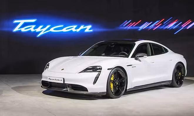 Mẫu xe điện Porsche Taycan.