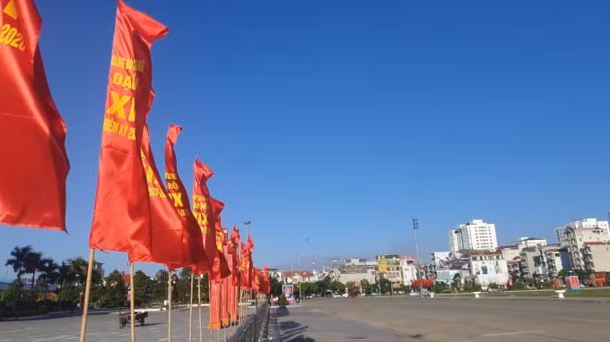 Không khí tưng bừng trên khắp các tuyến phố của TP Bắc Giang. Ảnh: Hoàng Dương