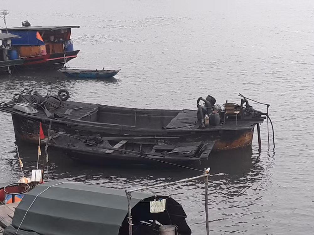 Tầu dùng để chở than không rõ nguồn gốc tại Vân Đồn
