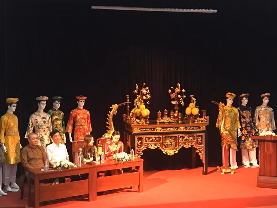 Tọa đàm 