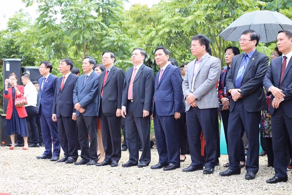 Nhiều đại biểu tham dự lễ khánh thành Bia Di tích lịch sử Quốc gia