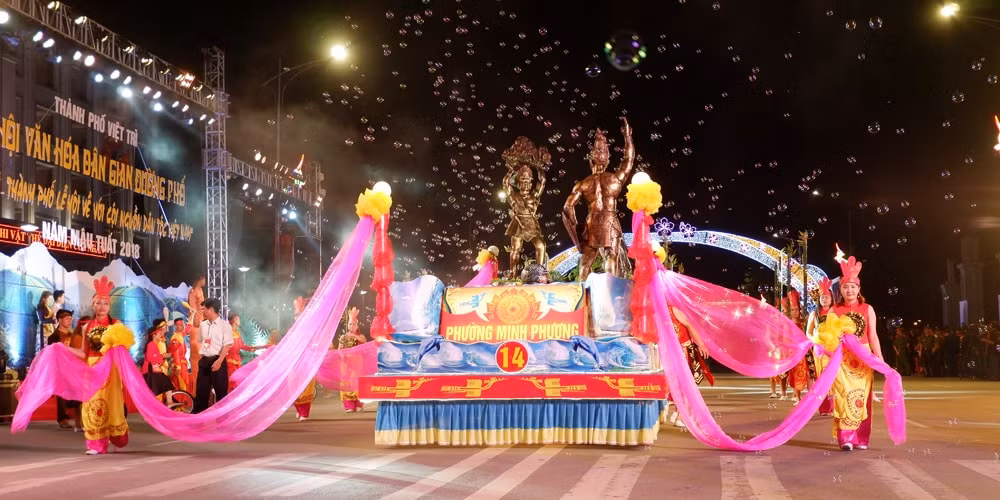 Lễ hội văn hóa dân gian đường phố cũng là một phần trong lễ giỗ Tổ Hùng Vương - Lễ Hội Đền Hùng năm 2019. Ảnh: thanhtra.com.vn